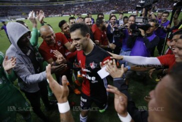 Football – Bel hommage de Guadalajara au joueur Rafa Marquez !