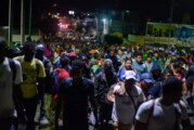 La police militaire mexicaine arrête la caravane de migrants ! (Video)